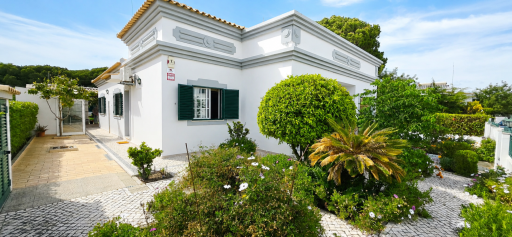 Jardim e fachada dianteira
